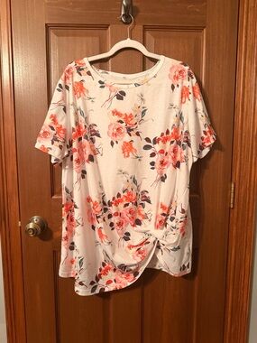 Floral Twist-Front Short Sleeve Tee - Cream with Coral Floral